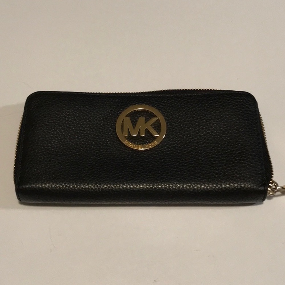 Like new – Michael Kors black pebble leather wallet credit card holder